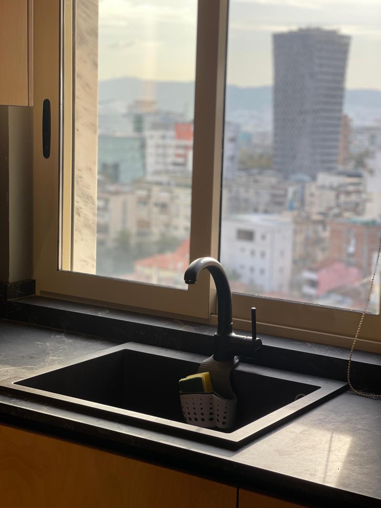 Cityscape Apartment *